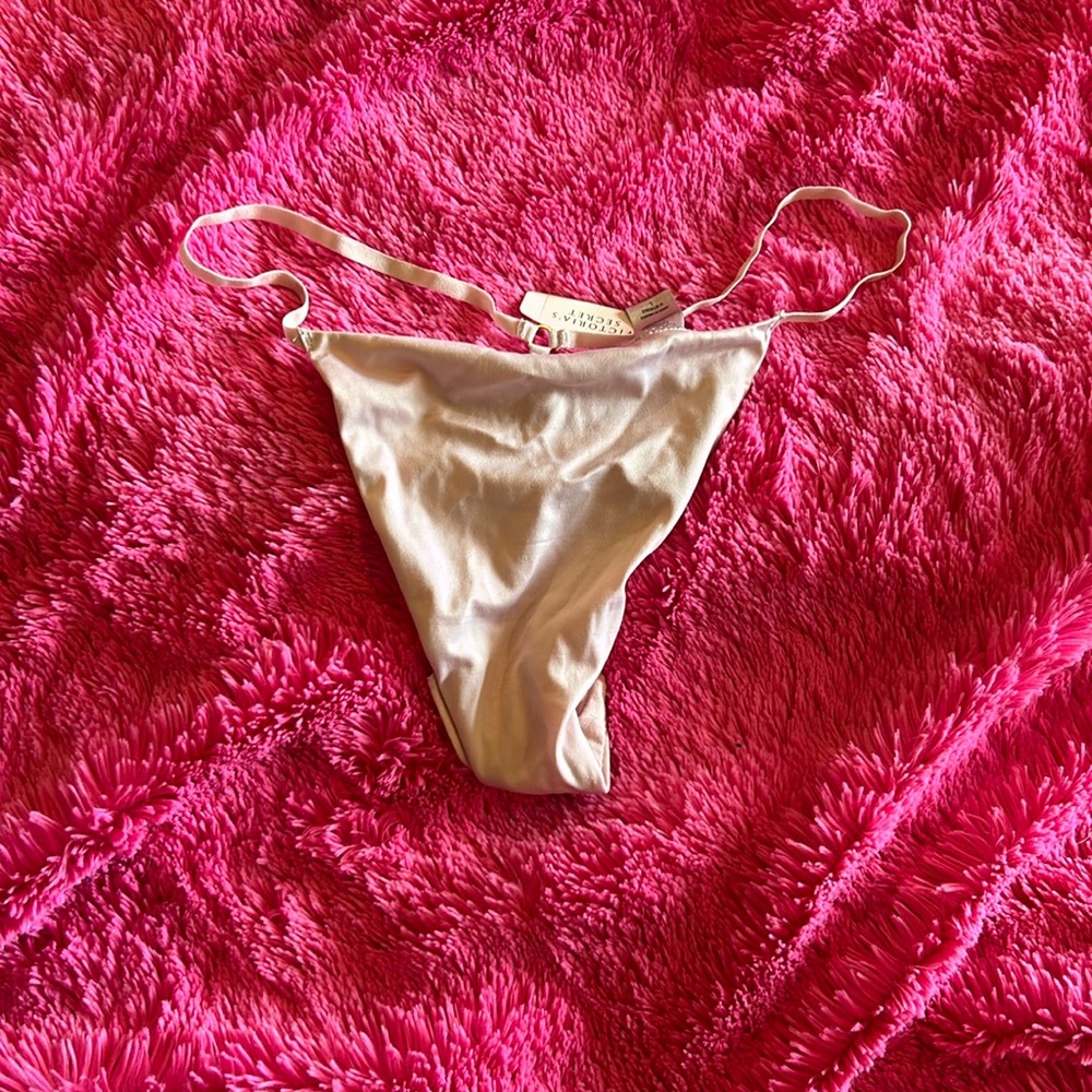 Vintage v-string by Victoria’s Secret new with tags